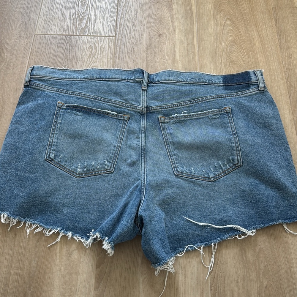 A&F - High Rise 4" Mom Short - Picture 16 of 16